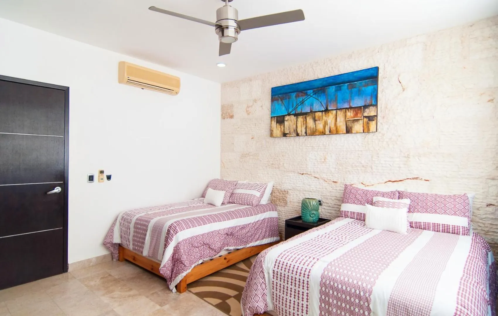 Exceptional Location Near Beach, Pool-View Balcony Плая-дель-Кармен Дом отдыха